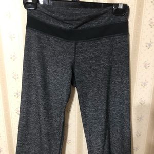 lululemon athletica Pants - Lululemon athletica capris size 4 lululemon athletica Pants - Lululemon athletica capris size 4